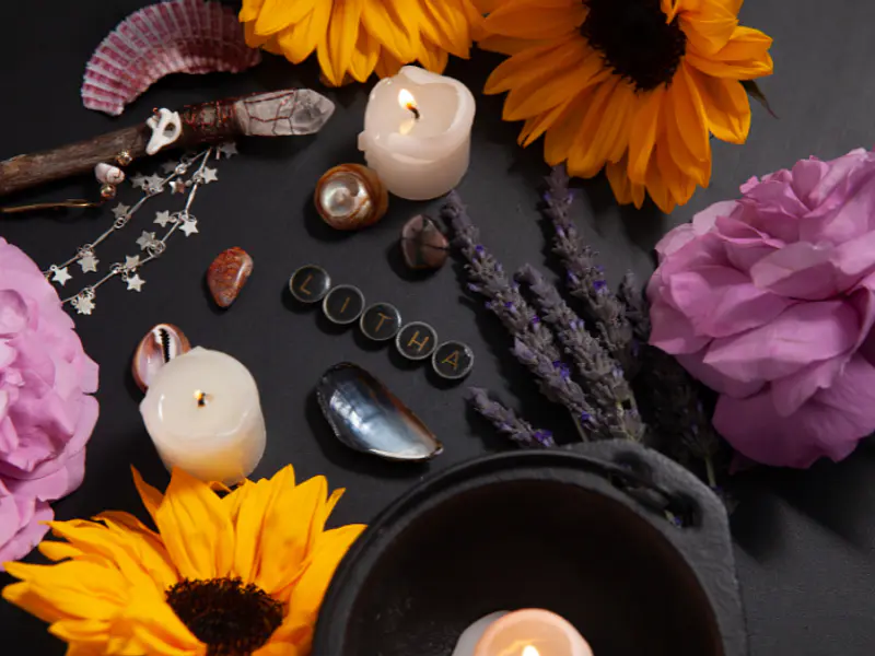 Abrazando la luz de Litha, celebrando el solsticio de verano con magia y renovación. 