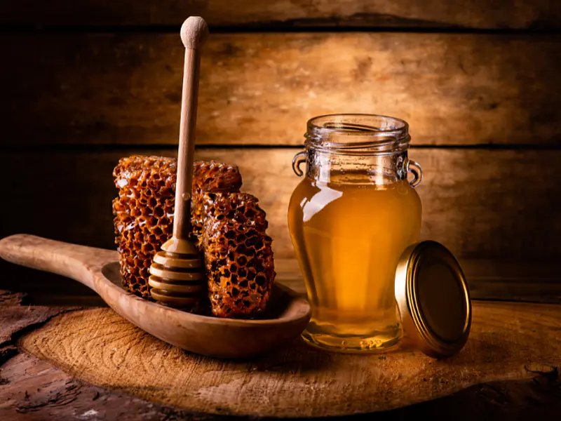 Ritual de endulzamiento con miel y especias
