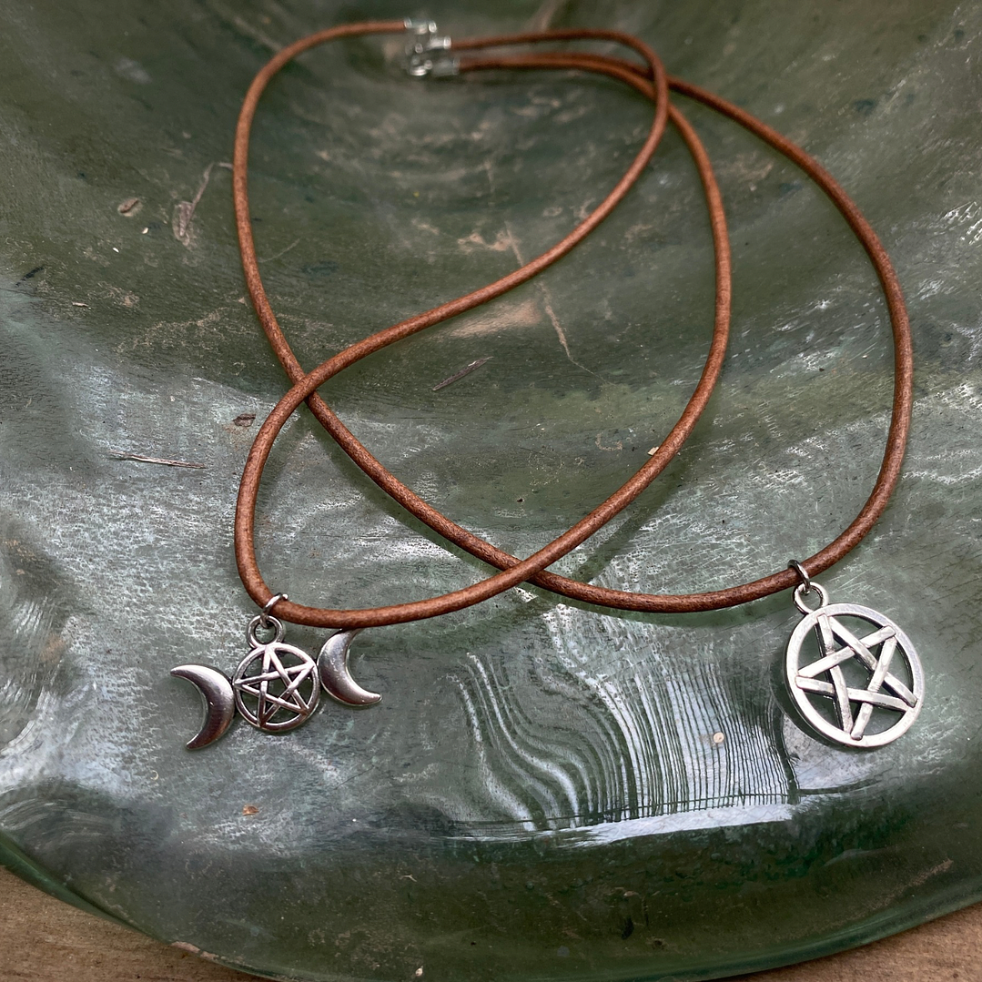 Collar Triple Luna con Pentáculo 2