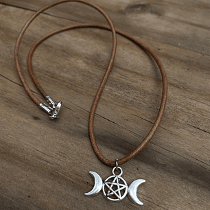 Collar Triple Luna con Pentáculo
