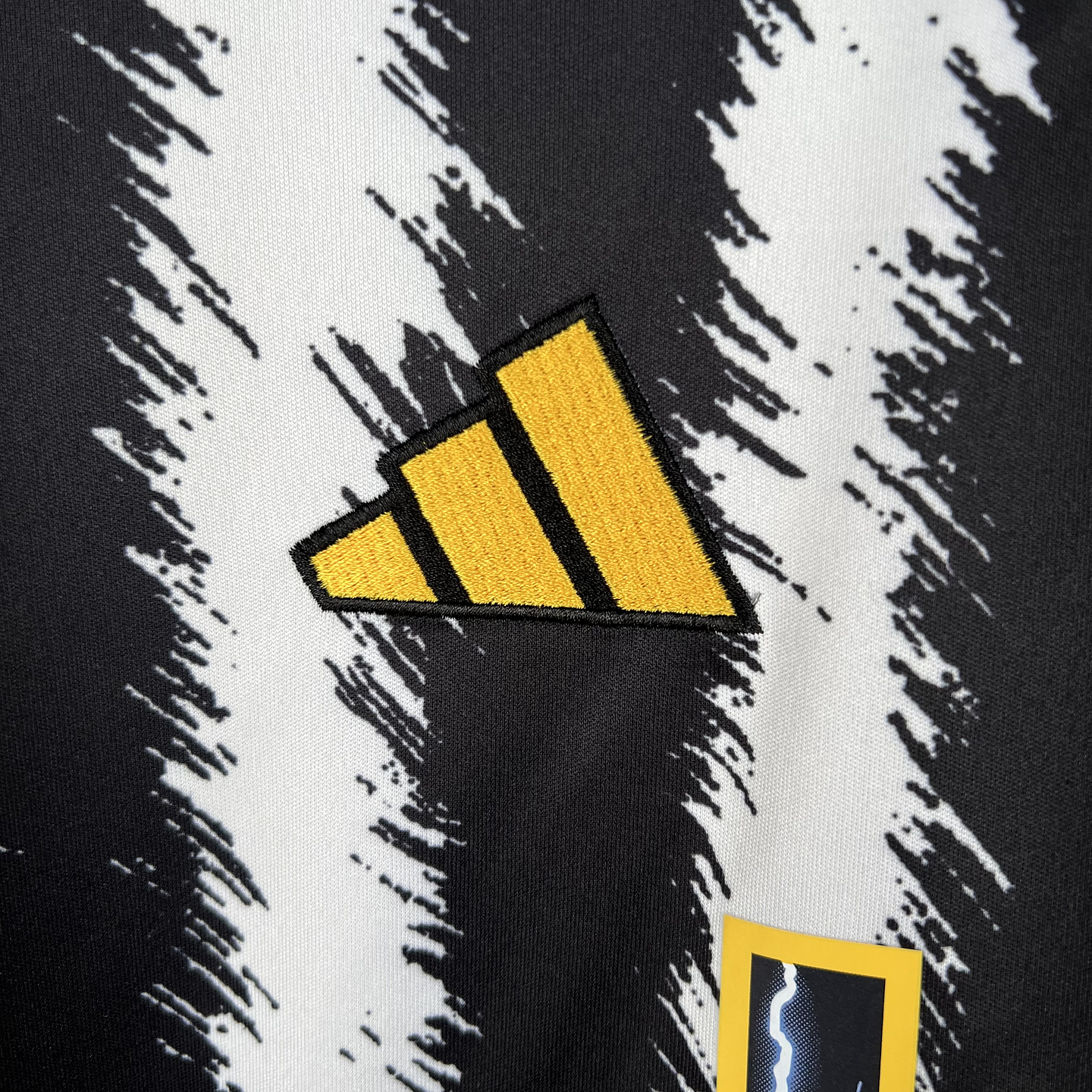 Juventos Equipamento Principal 2023/24 4