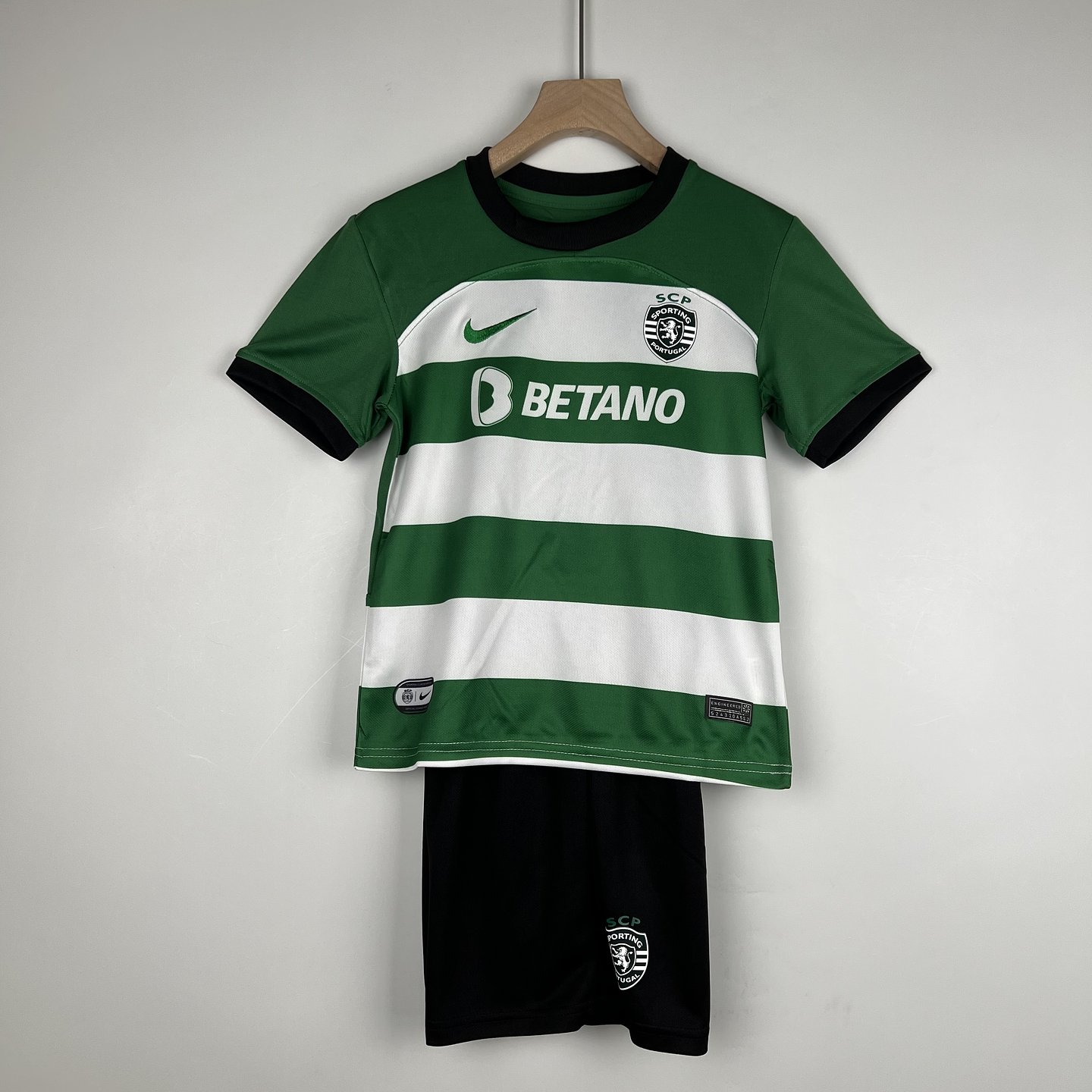 Sporting Equipamento Principal 2023/24 Kit-Criança 1