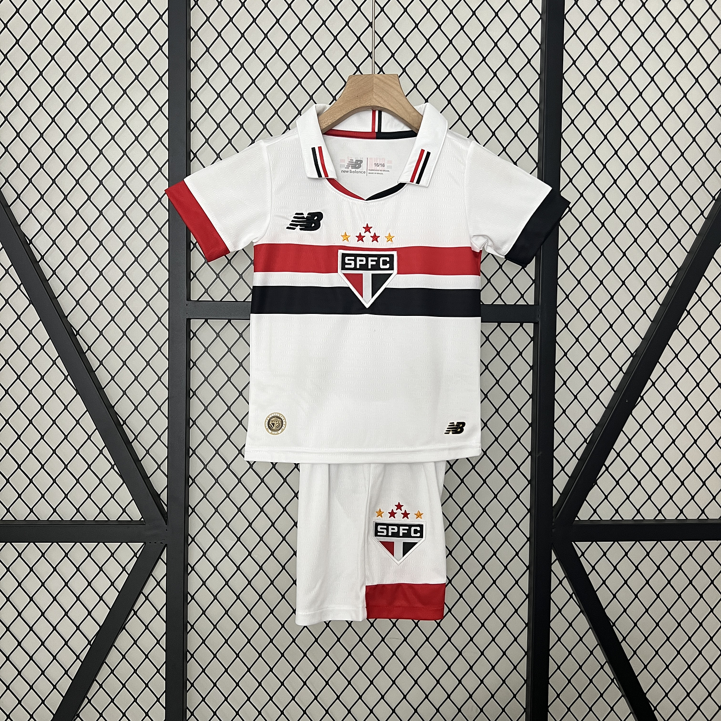 São Paulo Equipamento Principal 2024/25 Kit-Criança 1