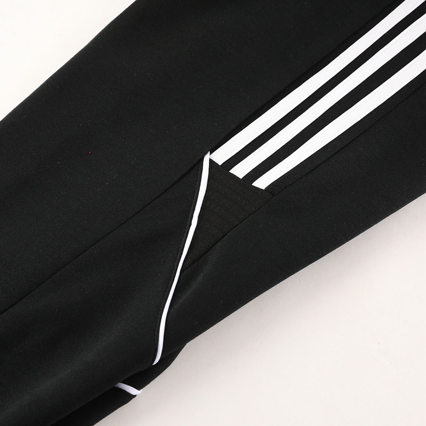 Adidas Fato de Treino c/ Capuz 9