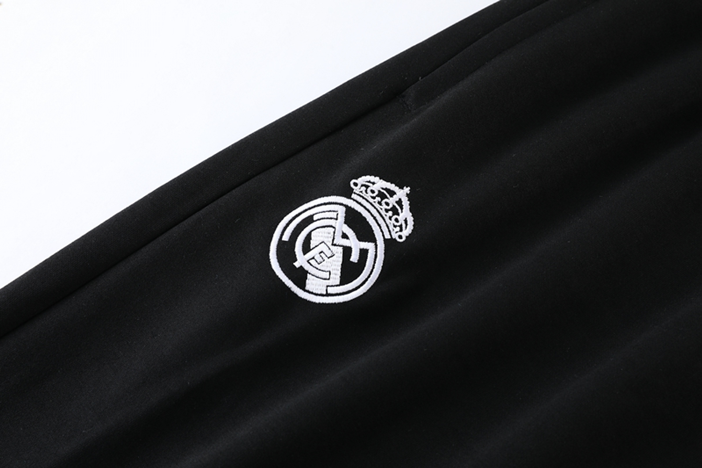 Real Madrid Avengers Fato de Treino c/ Capuz 9