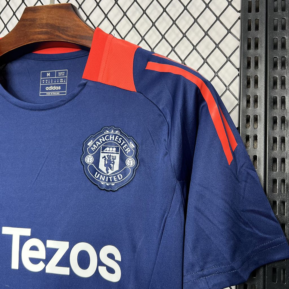 Manchester United Equipamento Pré-Jogo 2024/25 3