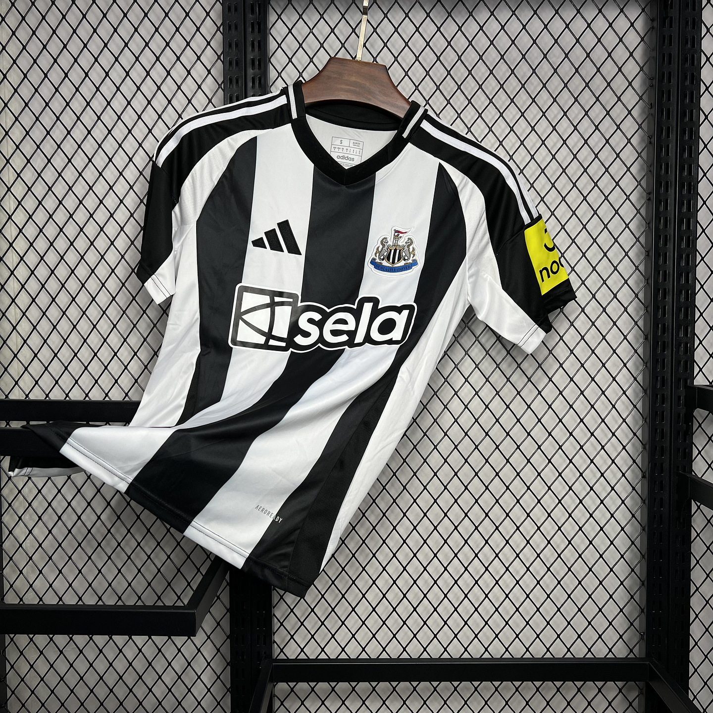 Newcastle Equipamento Principal 2024/25 1
