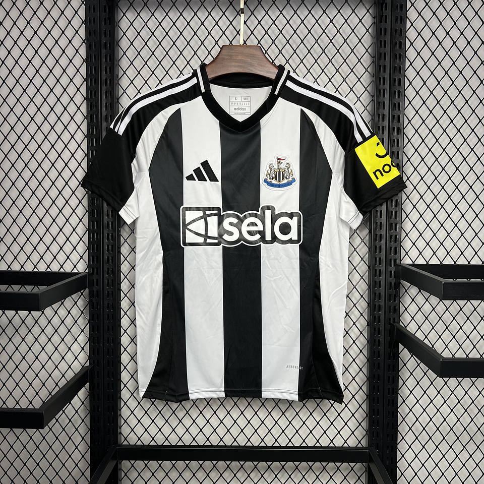 Newcastle Equipamento Principal 2024/25 8