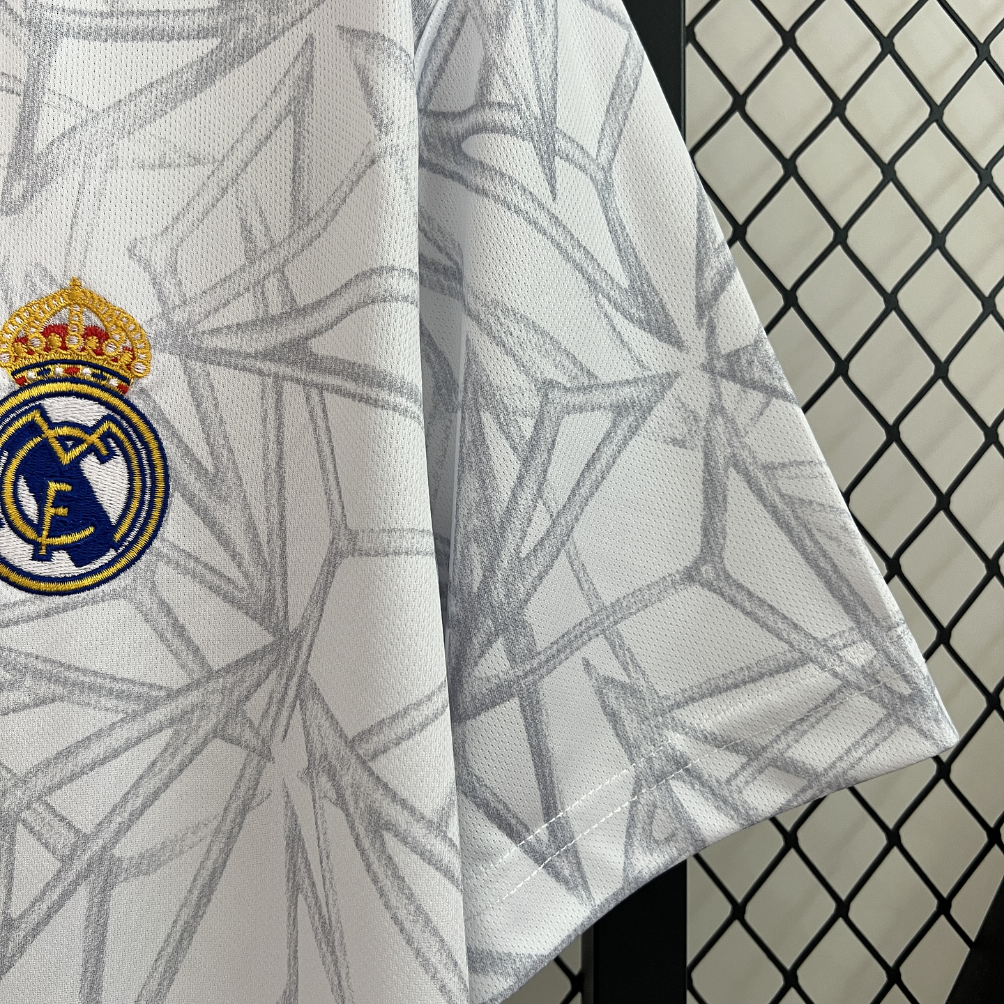 Real Madrid Equipamento Pré-Jogo 2024/25 8