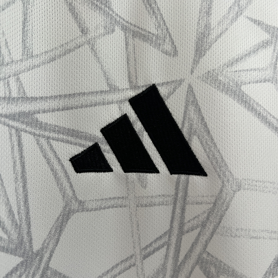 Real Madrid Equipamento Pré-Jogo 2024/25 4