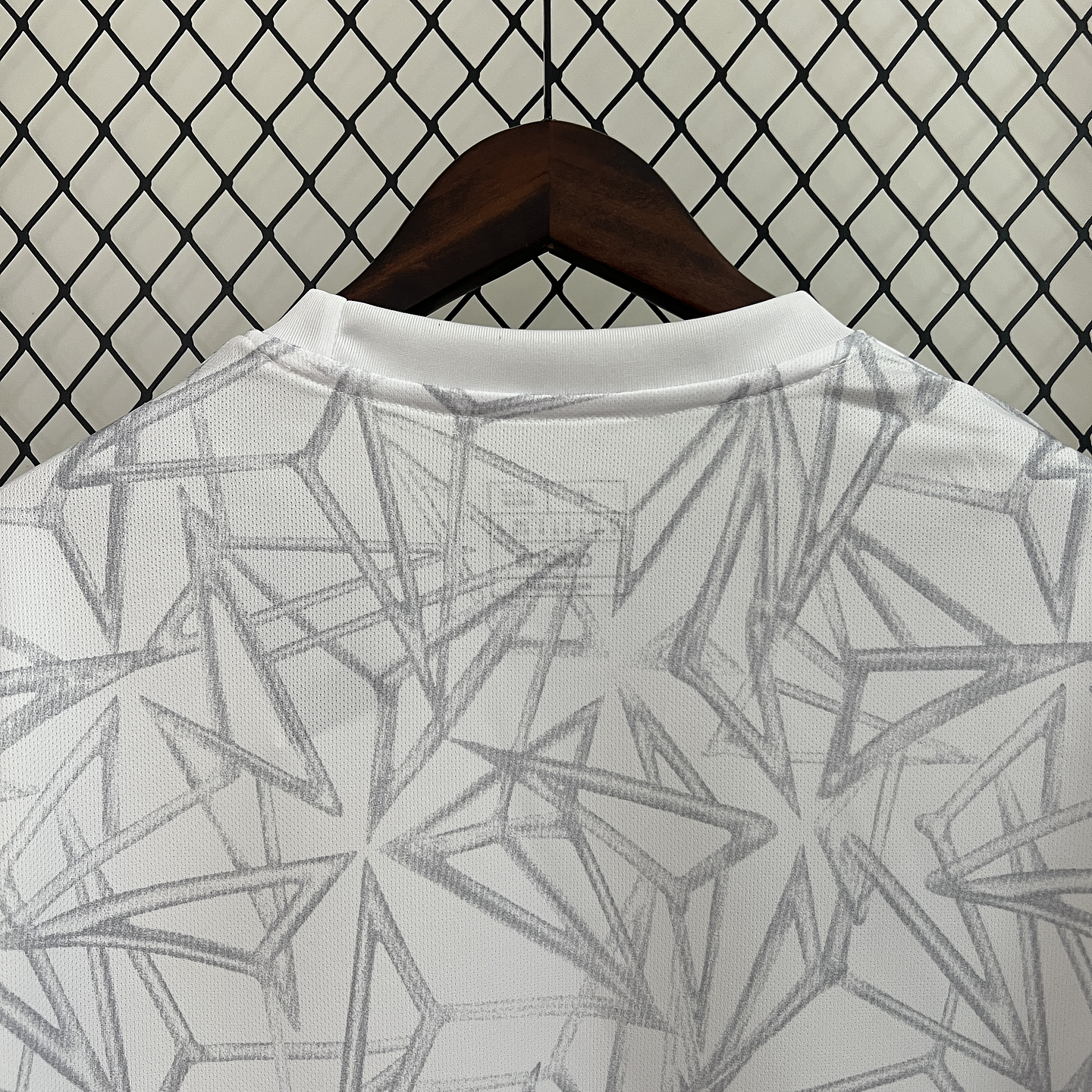 Real Madrid Equipamento Pré-Jogo 2024/25 6