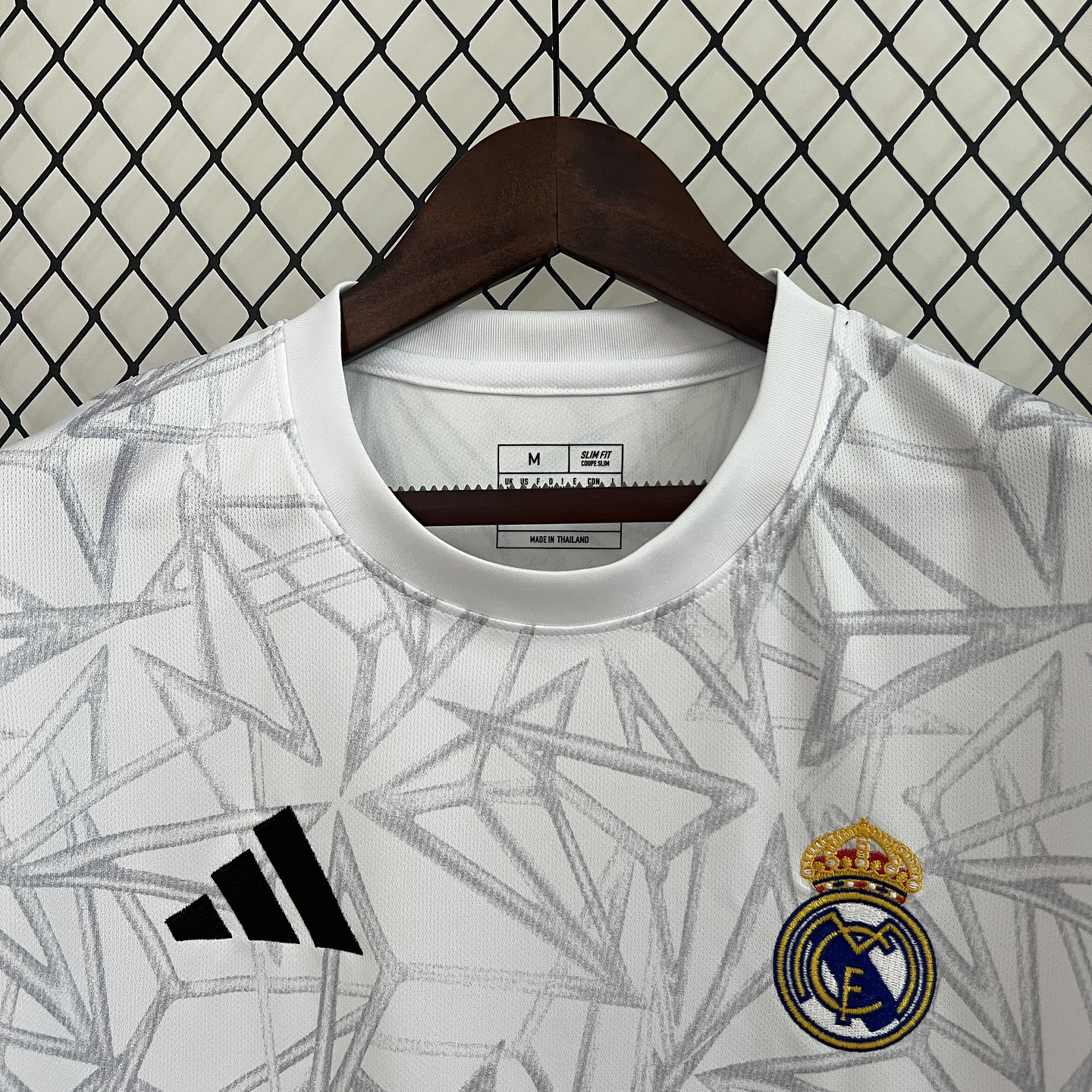 Real Madrid Equipamento Pré-Jogo 2024/25 5