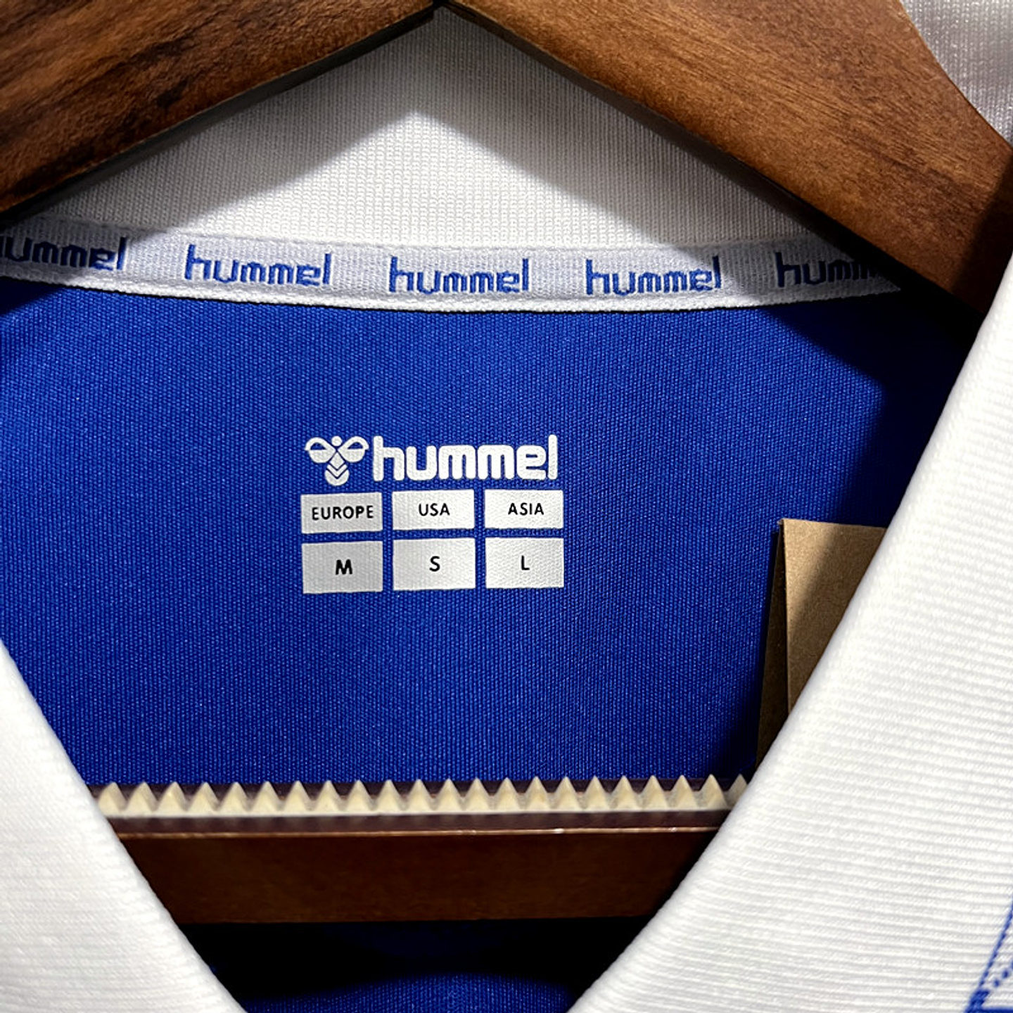 Everton Equipamento Principal 2023/24 10