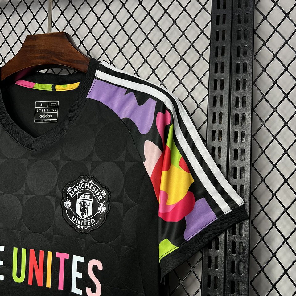 Manchester United Equipamento Pré-Jogo 2024/25 5