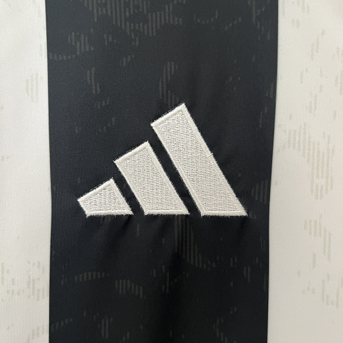 Juventus Equipamento Principal 2024/25 4