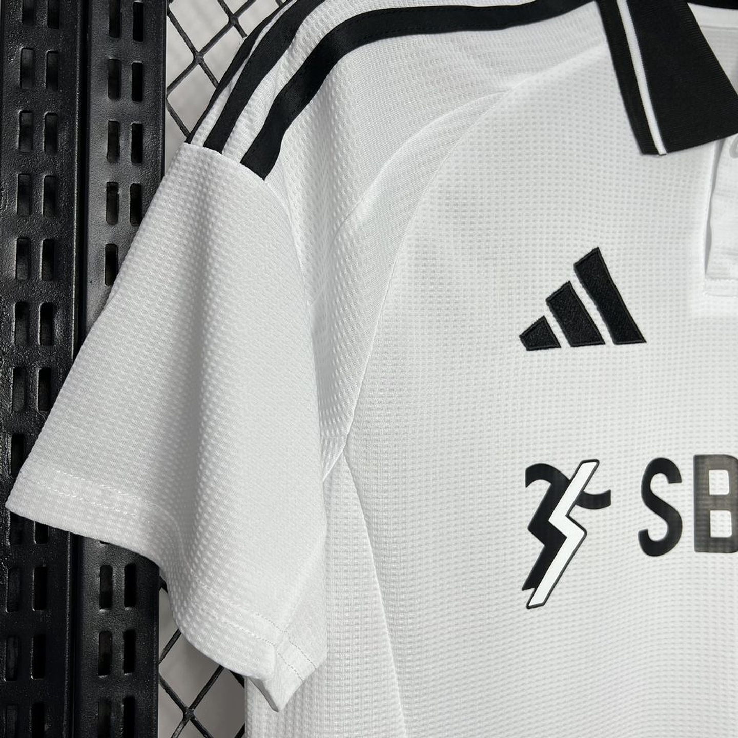 Fulham Equipamento Principal 2024/25 4