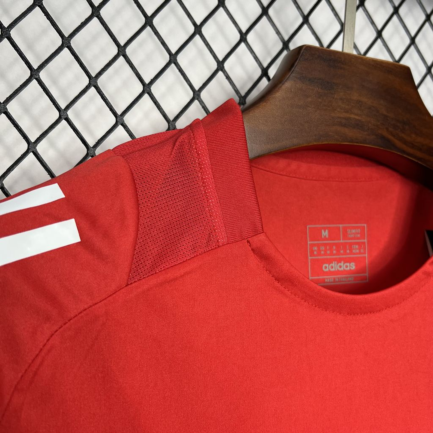 Manchester United Equipamento Pré-Jogo 2024/25 5