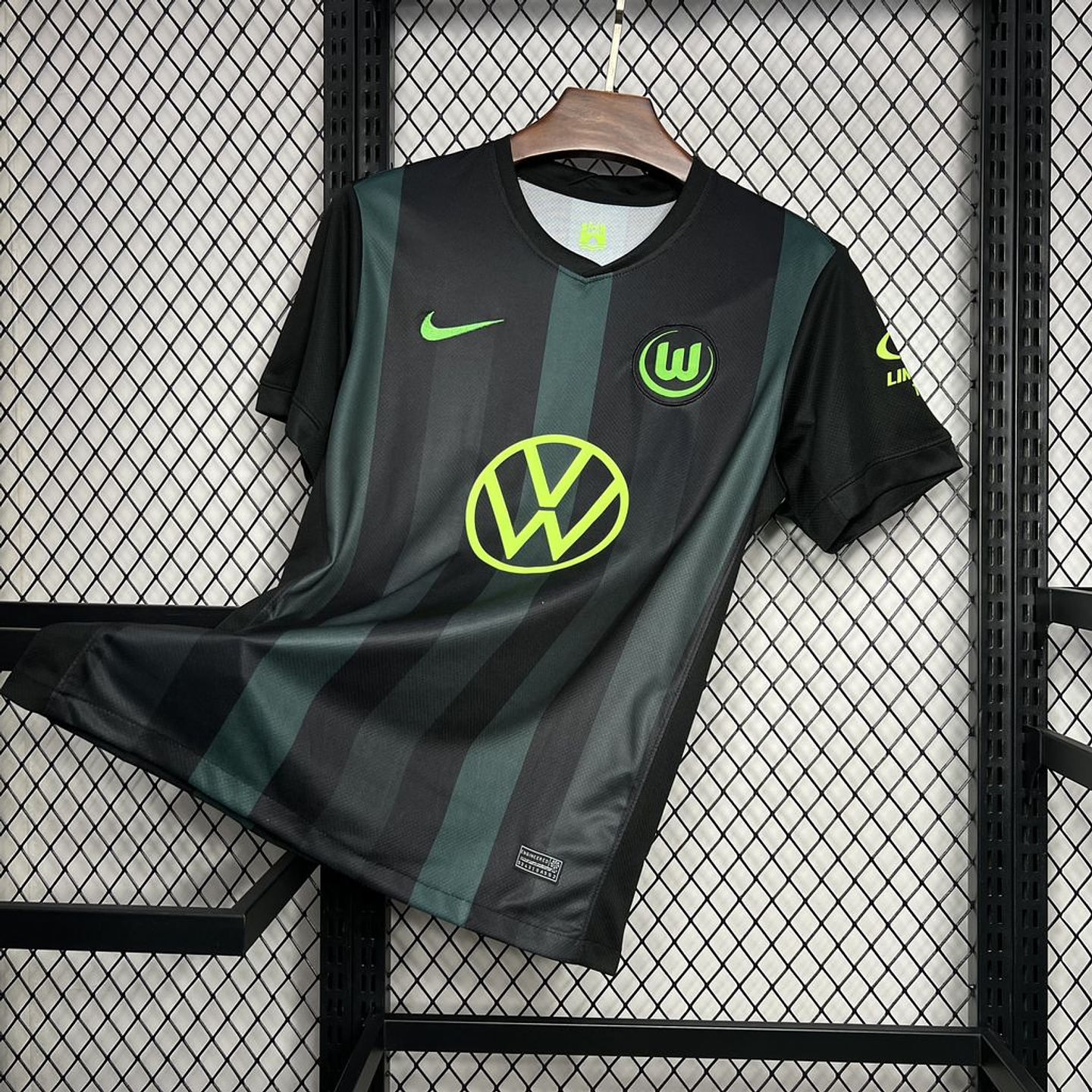 Wolfsburg Equipamento Secundário 2024/25 1