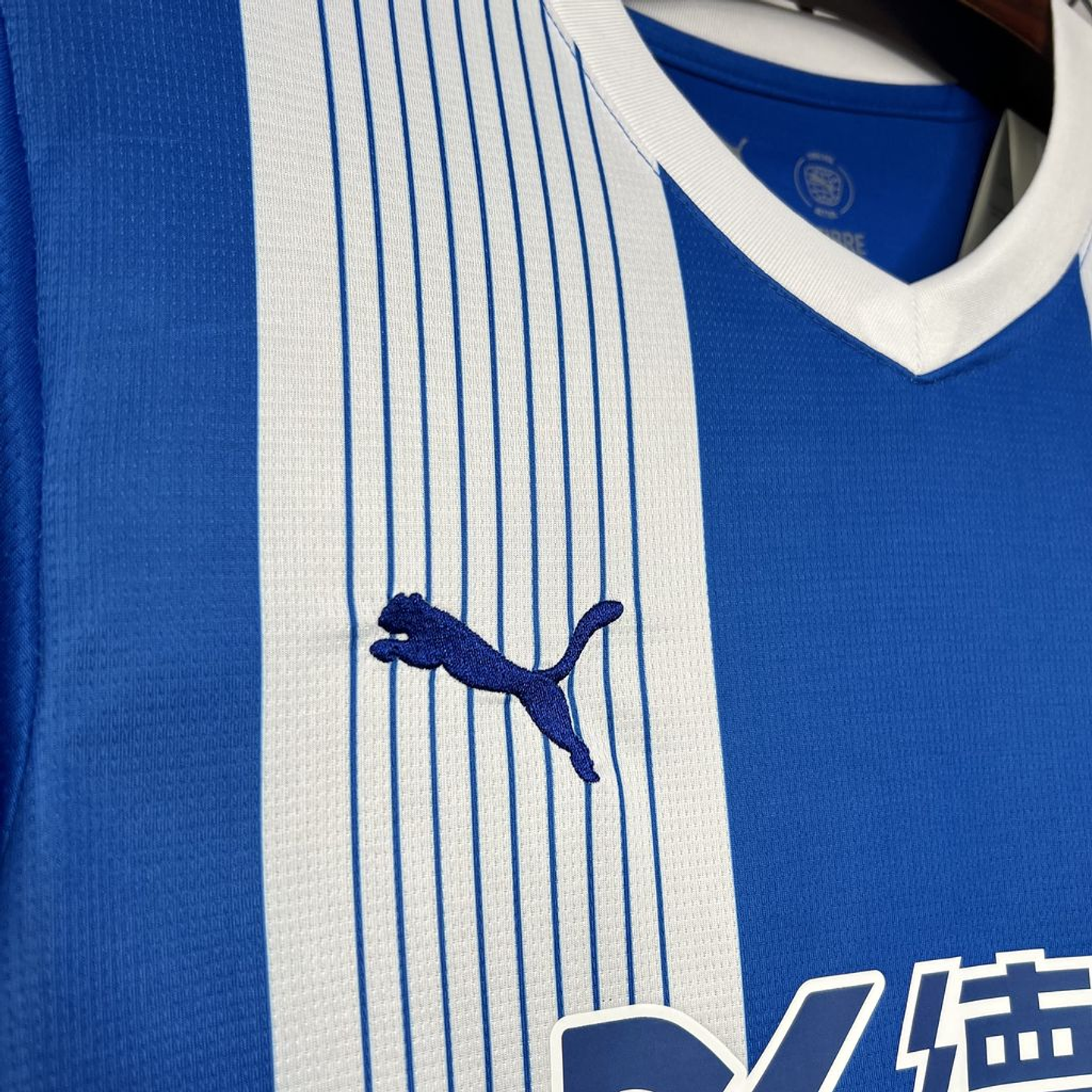 Deportivo Alavés Equipamento Principal 2024/25 4