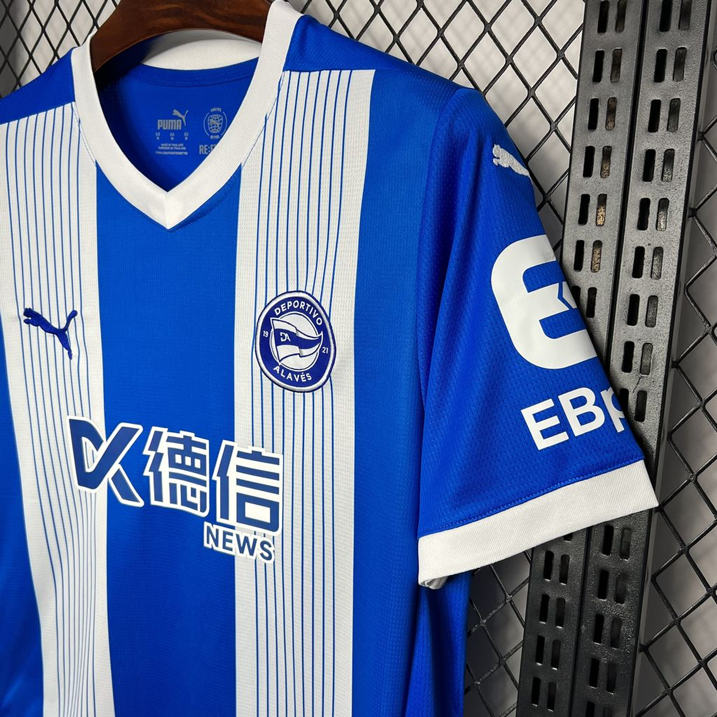 Deportivo Alavés Equipamento Principal 2024/25 11
