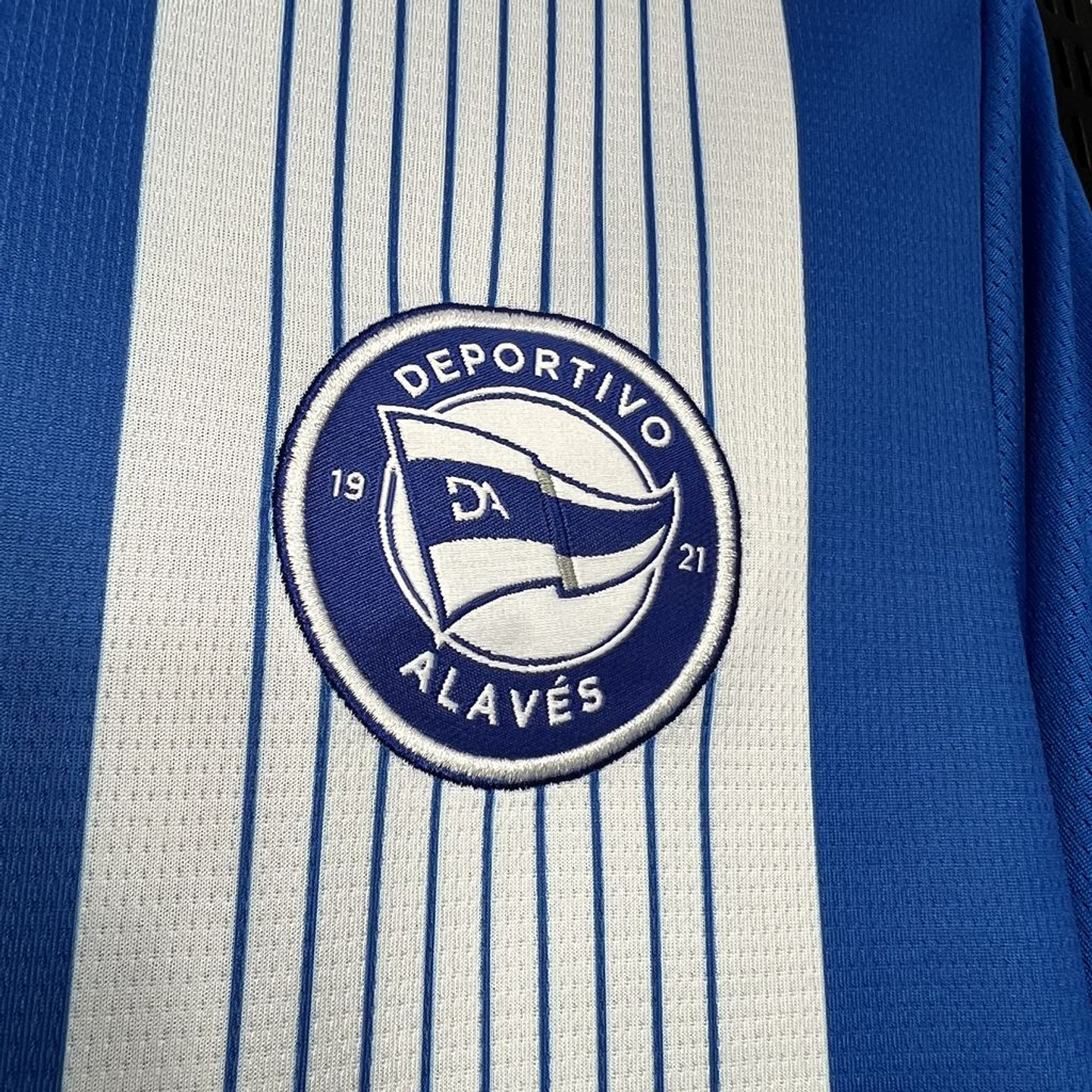 Deportivo Alavés Equipamento Principal 2024/25 3