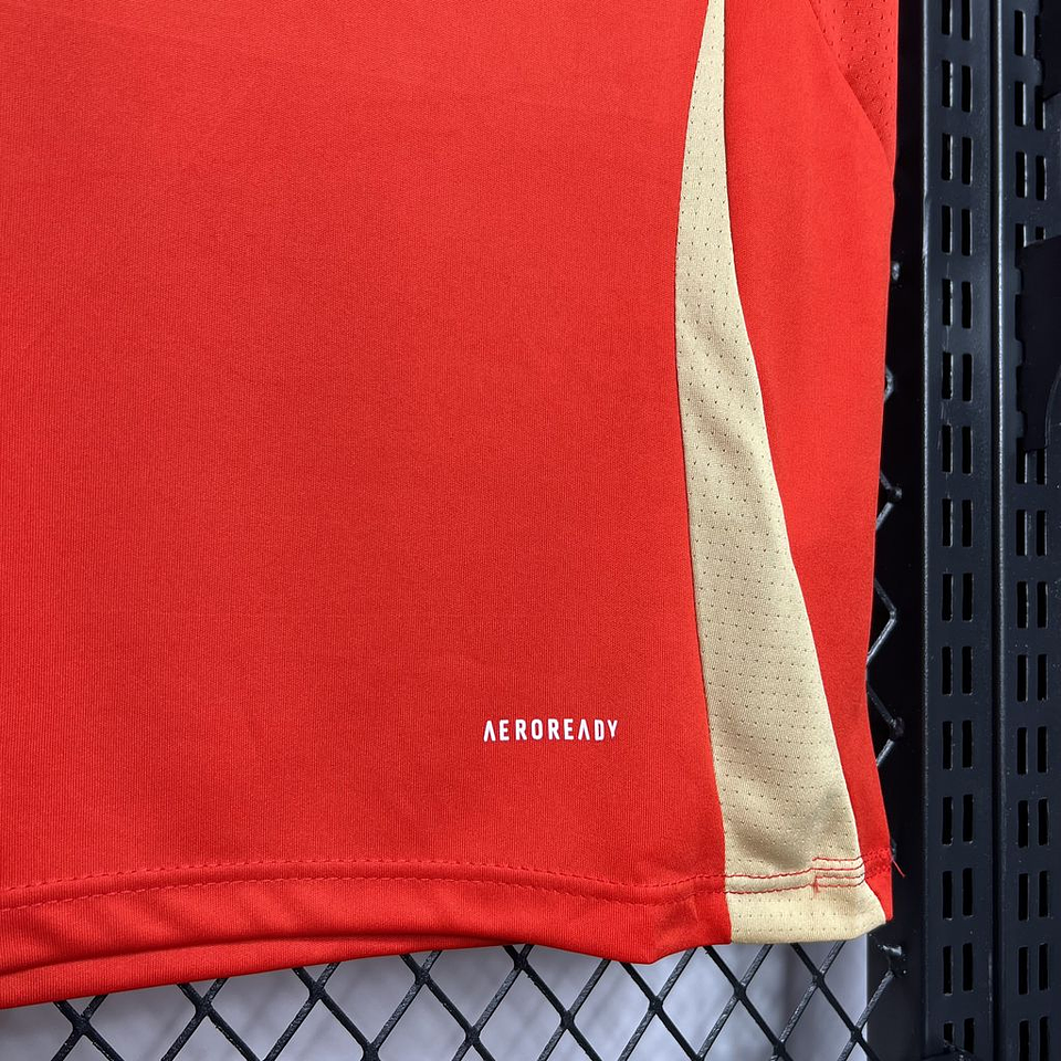 Standard Liege Equipamento Principal 2024/25 6