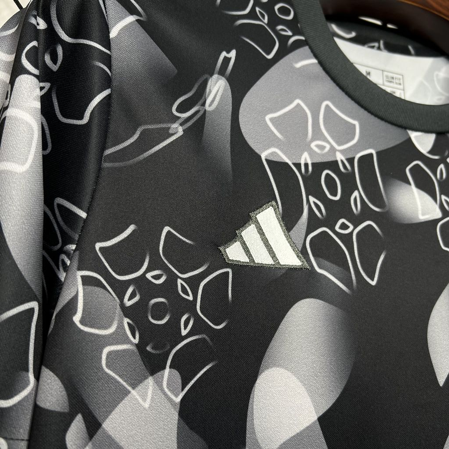 Benfica Equipamento Pré-Jogo 2024/25 4