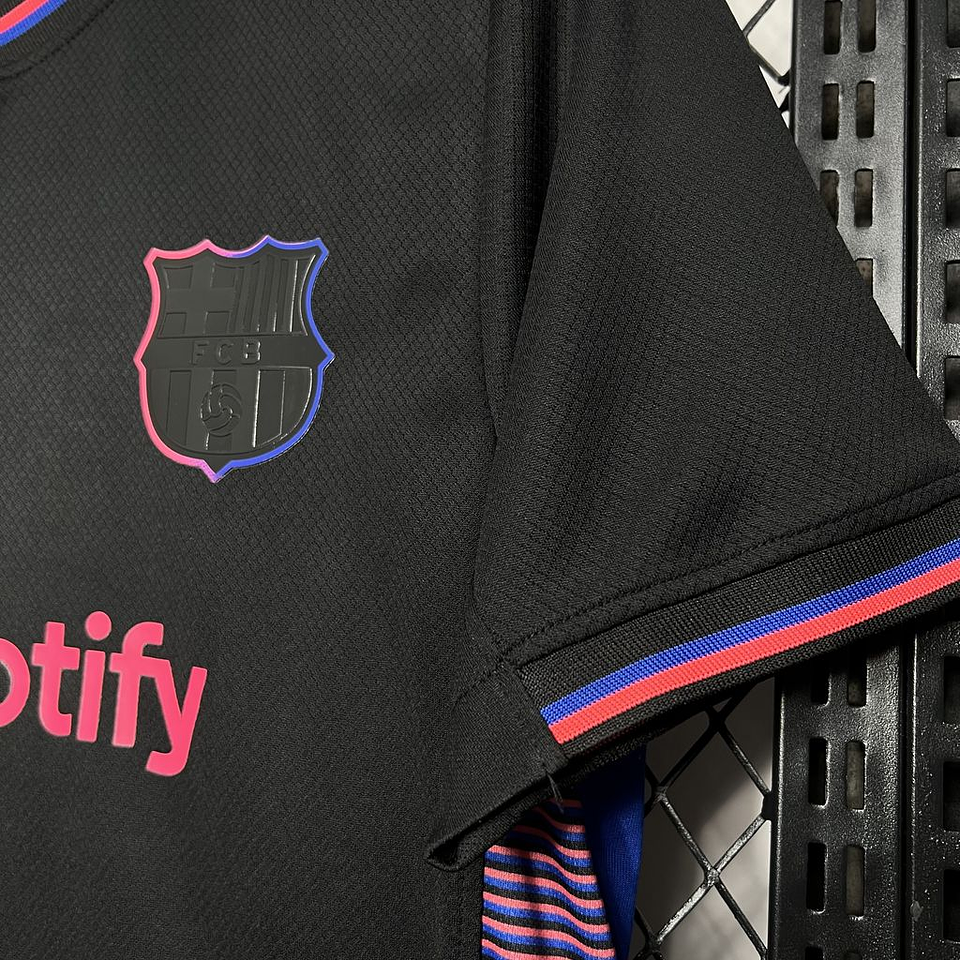 Barcelona Edição Especial Equipamento Alternativo 2024/25 3