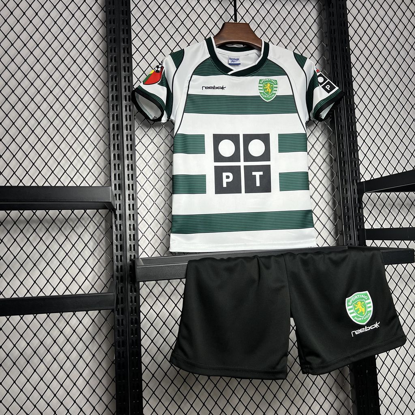 Sporting Equipamento Principal 2001/03 Kit-Criança 1