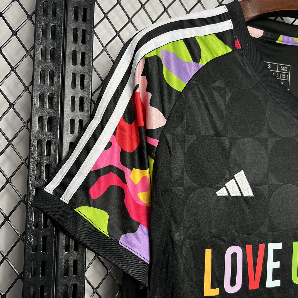 Real Madrid Equipamento Pré-Jogo 2024/25 3