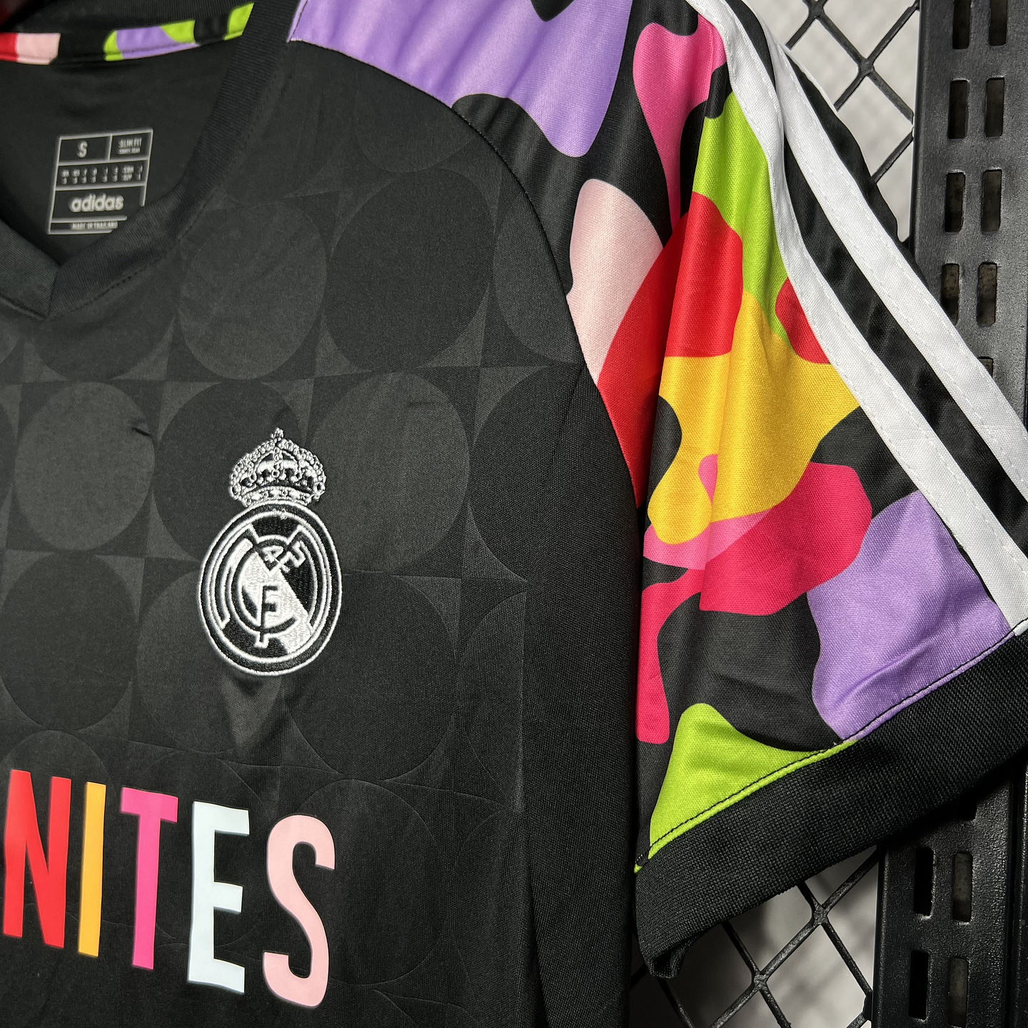 Real Madrid Equipamento Pré-Jogo 2024/25 4