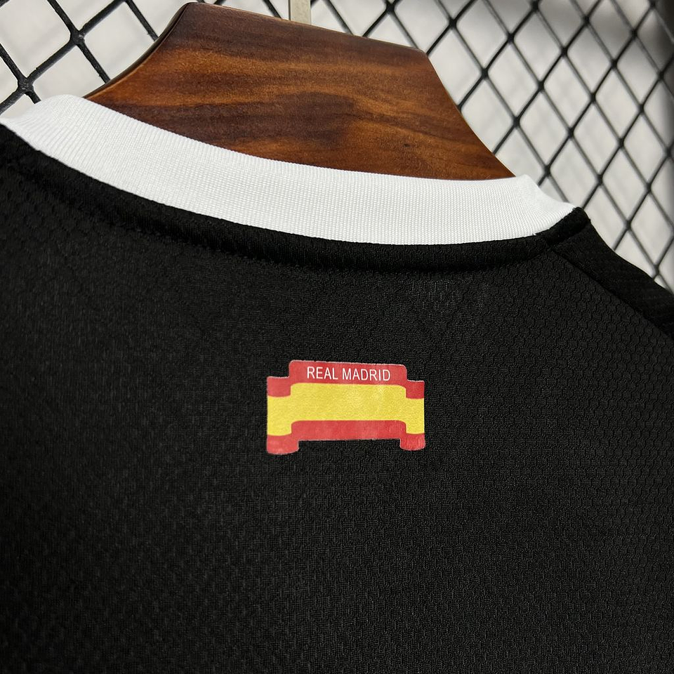 Real Madrid Equipamento Treino 2024/25 5