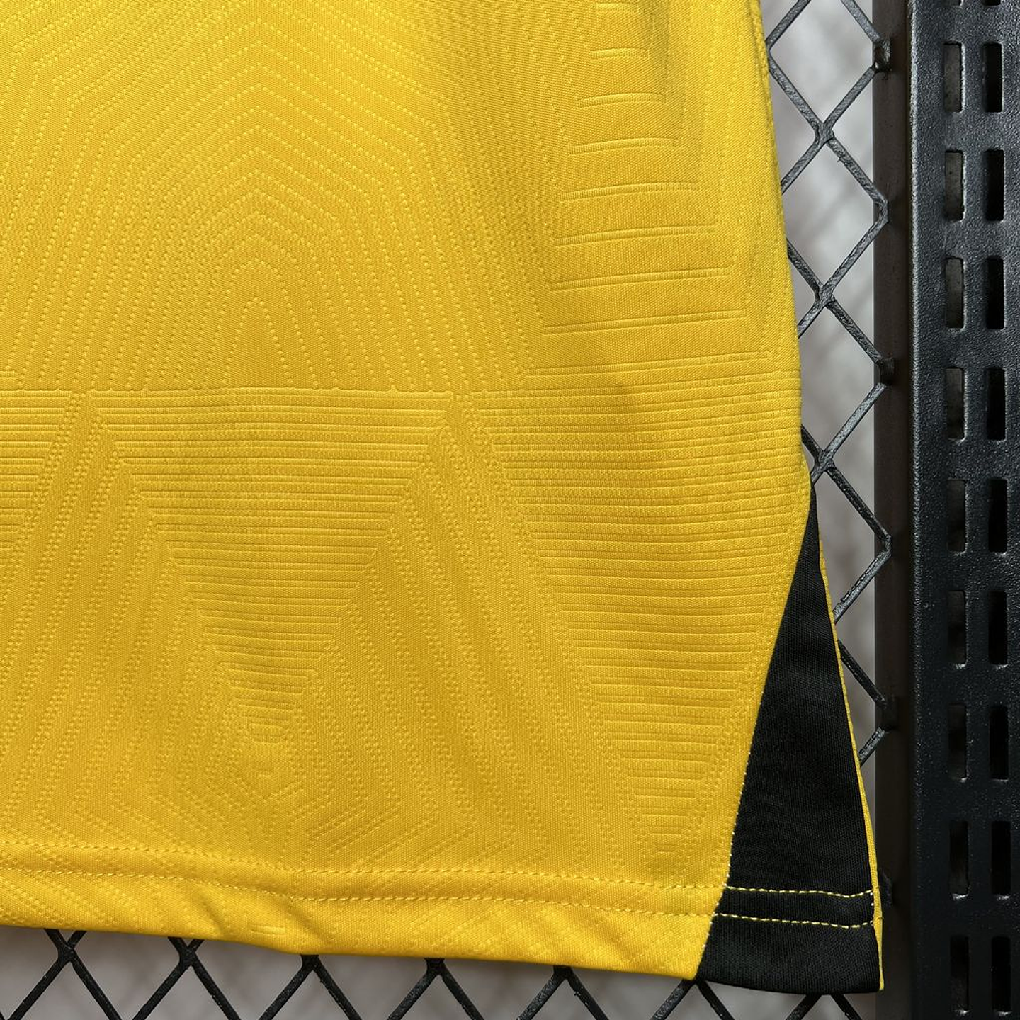 Wolves Equipamento Principal 2024/25 7