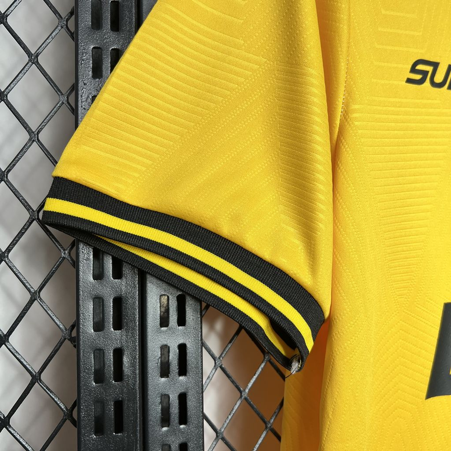 Wolves Equipamento Principal 2024/25 6