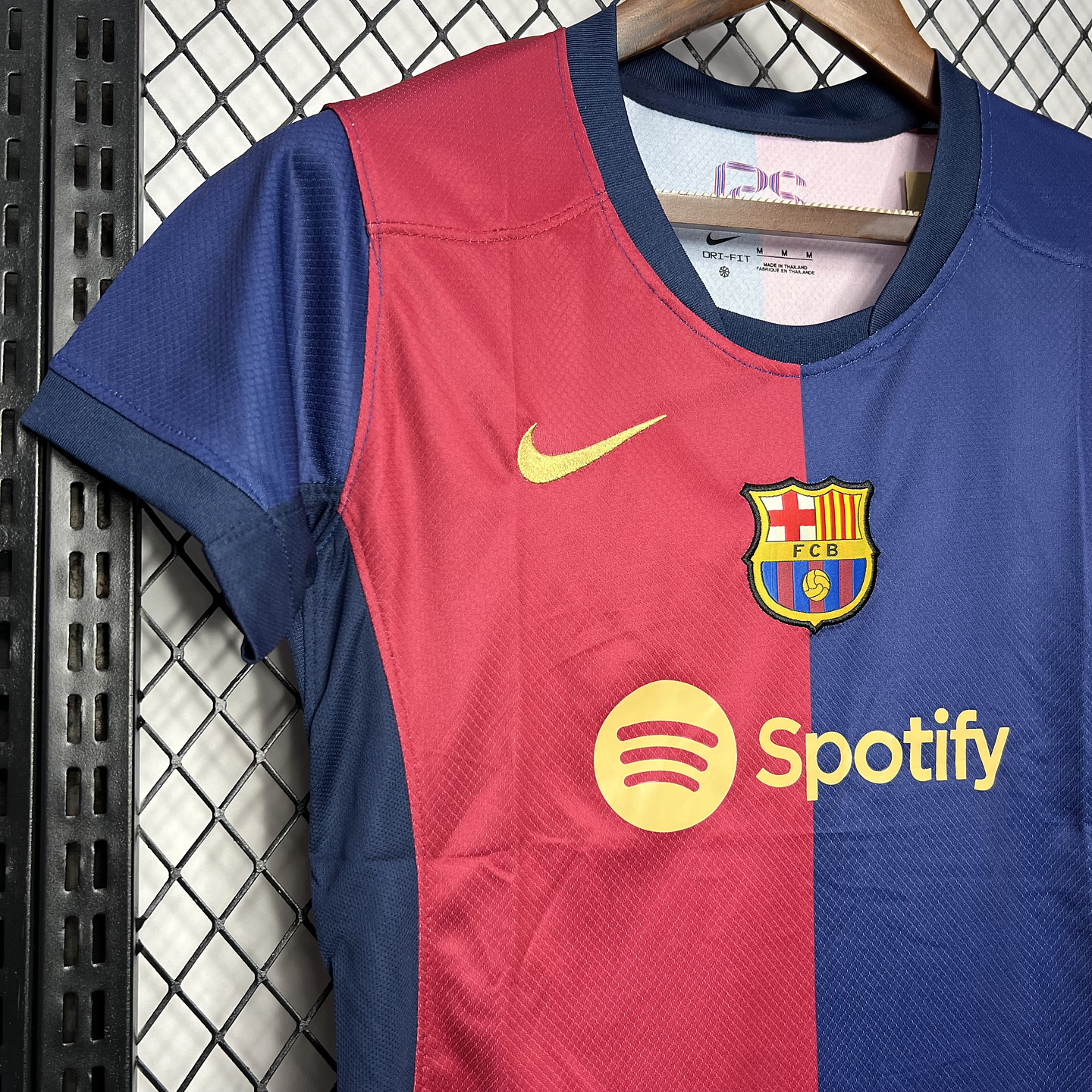 Barcelona Equipamento Principal Mulher 2024/25 4