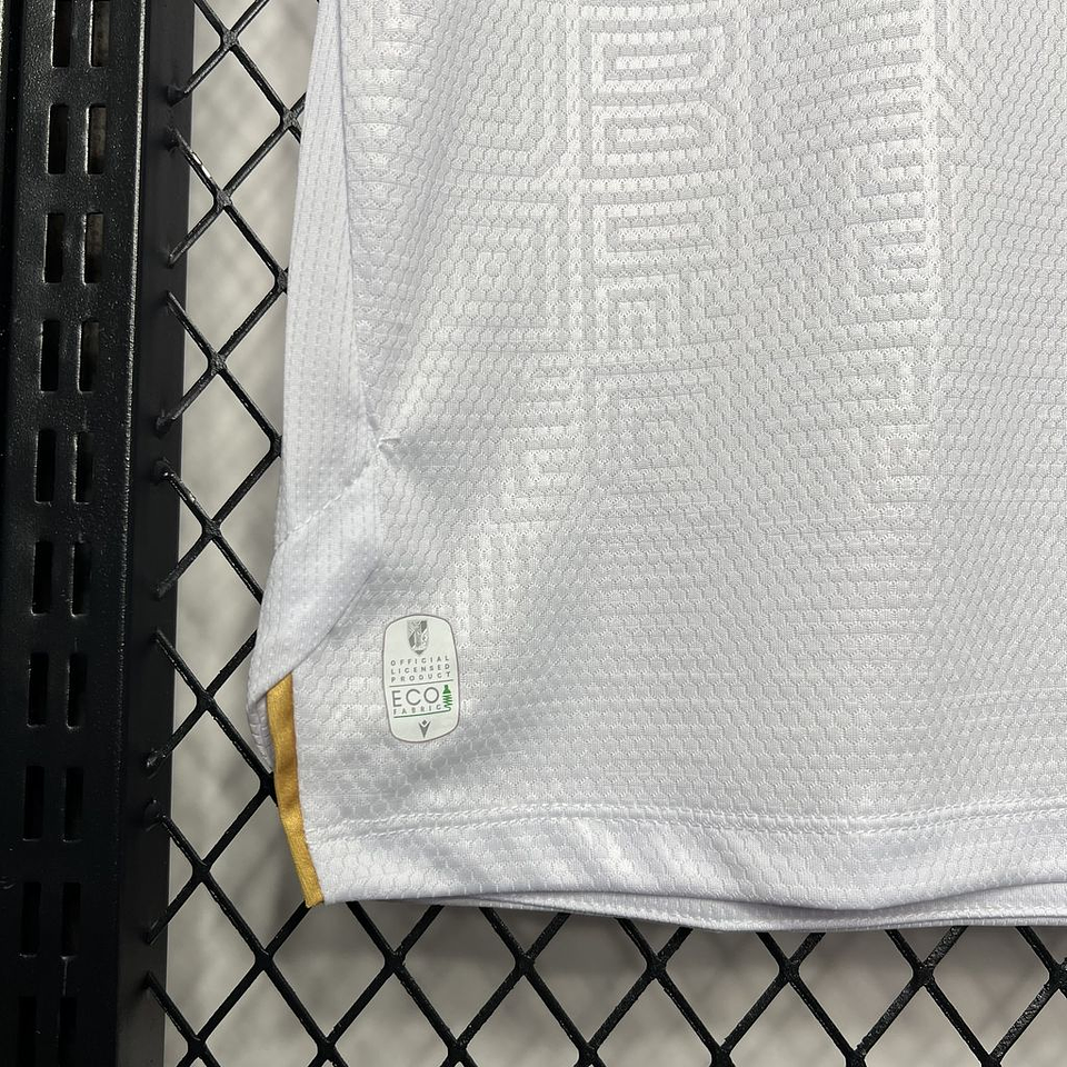 Vitória de Guimarães Equipamento Principal 2024/25 8