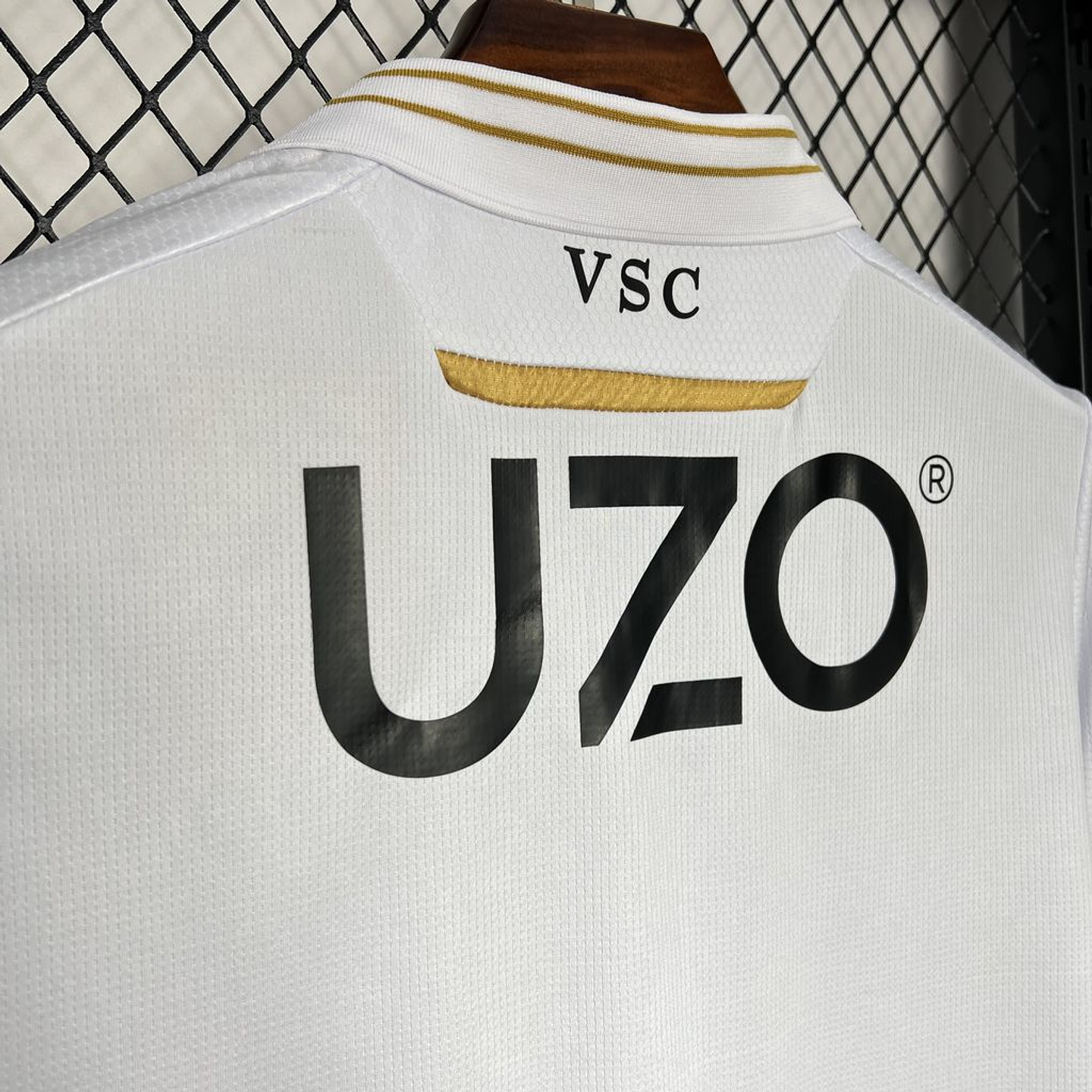 Vitória de Guimarães Equipamento Principal 2024/25 6