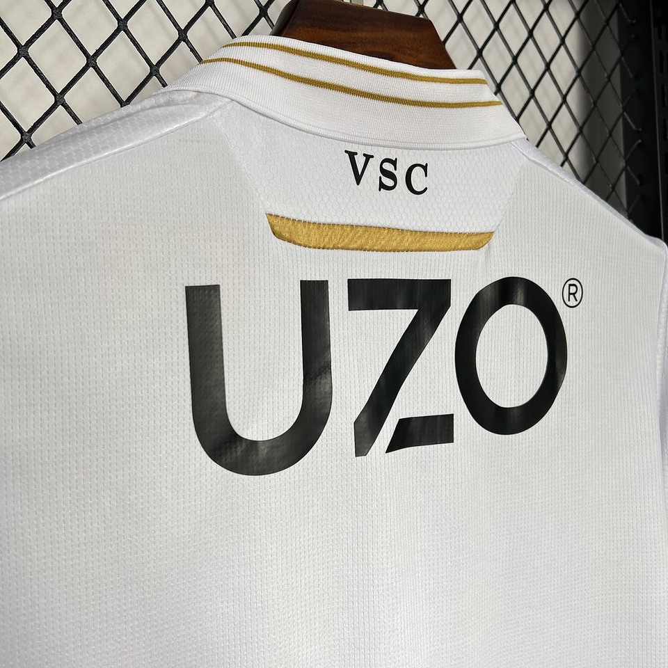 Vitória de Guimarães Equipamento Principal 2024/25 6