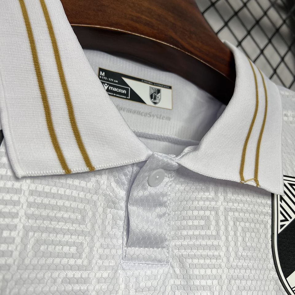 Vitória de Guimarães Equipamento Principal 2024/25 7