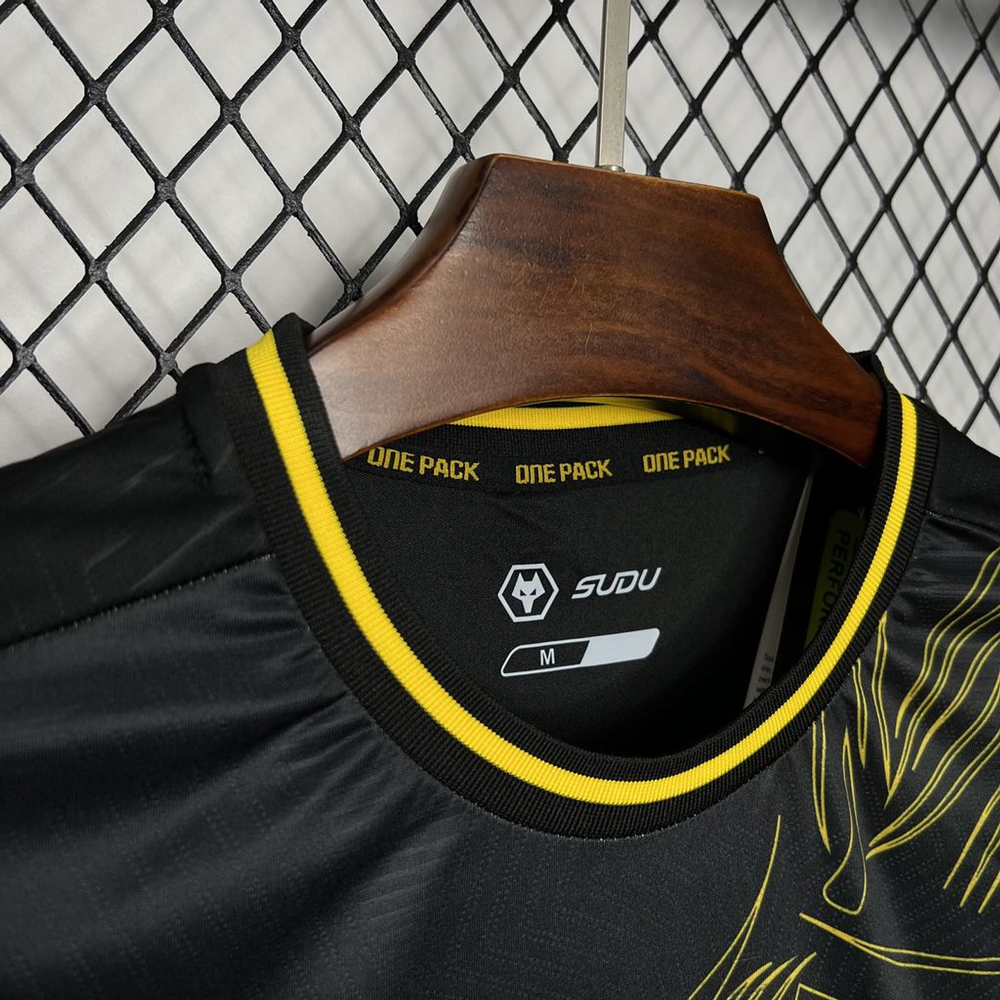 Wolves Equipamento Secundário 2024/25 5