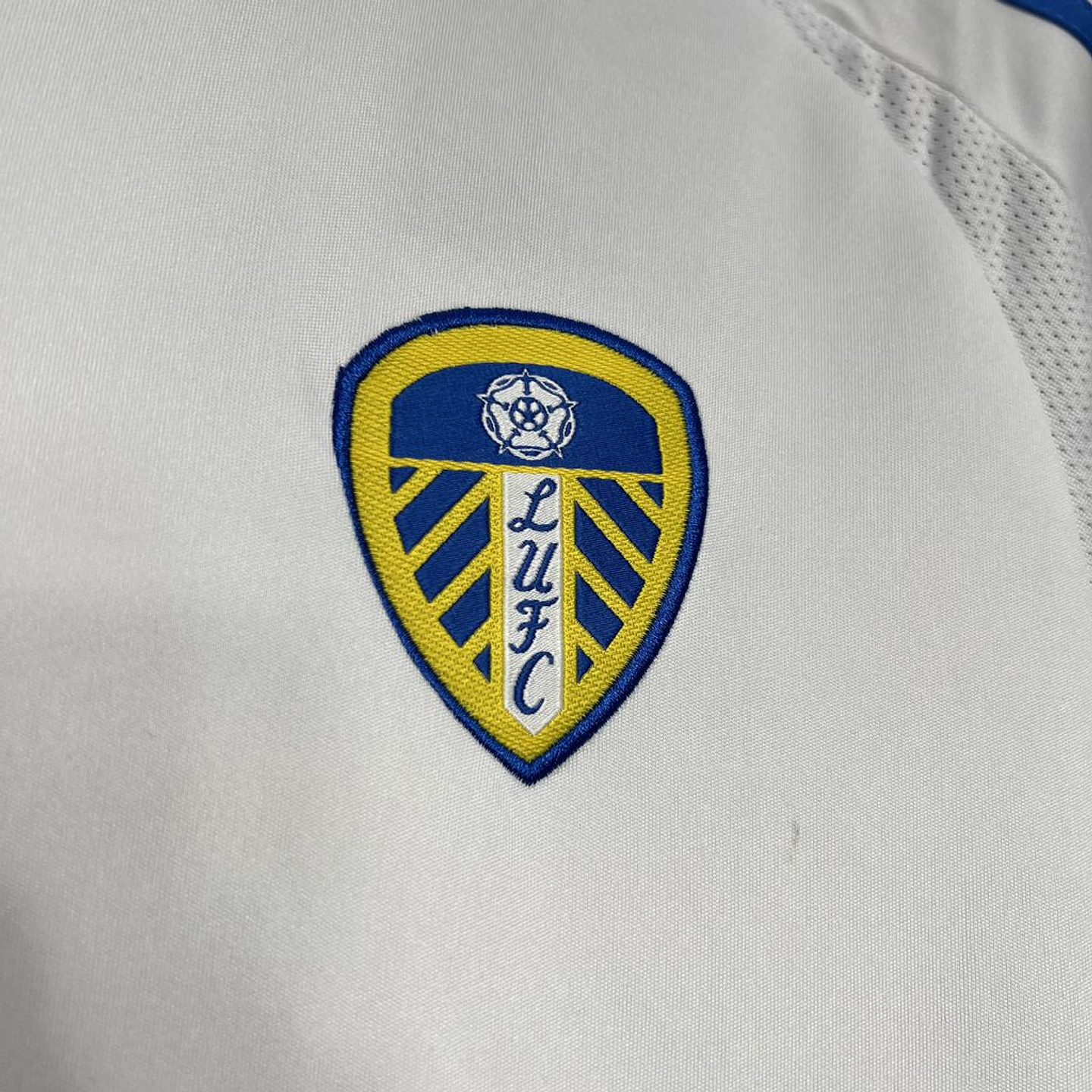 Leeds United Equipamento Principal 2024/25 3