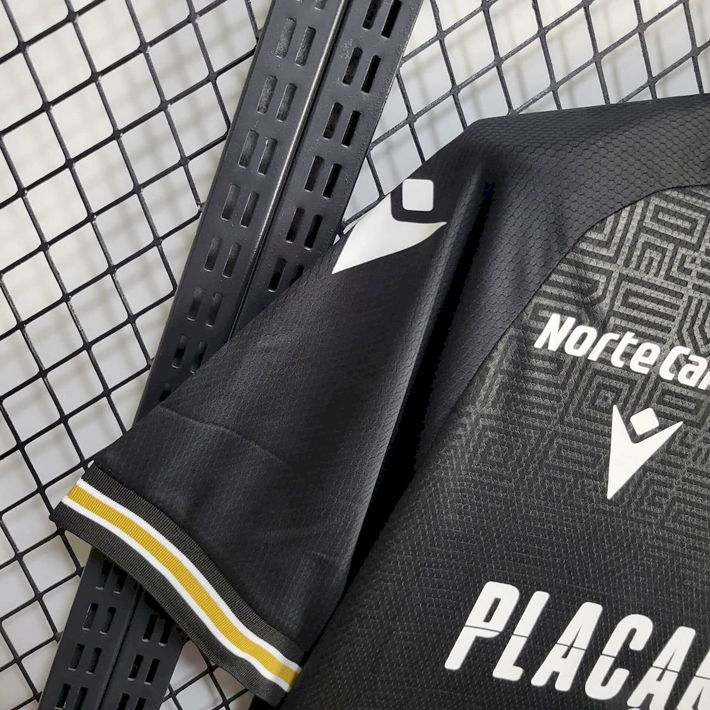 Vitória de Guimarães Equipamento Alternativo 2024/25 7