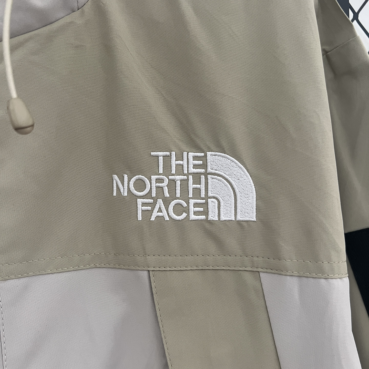 North Face Corta-Vento 6