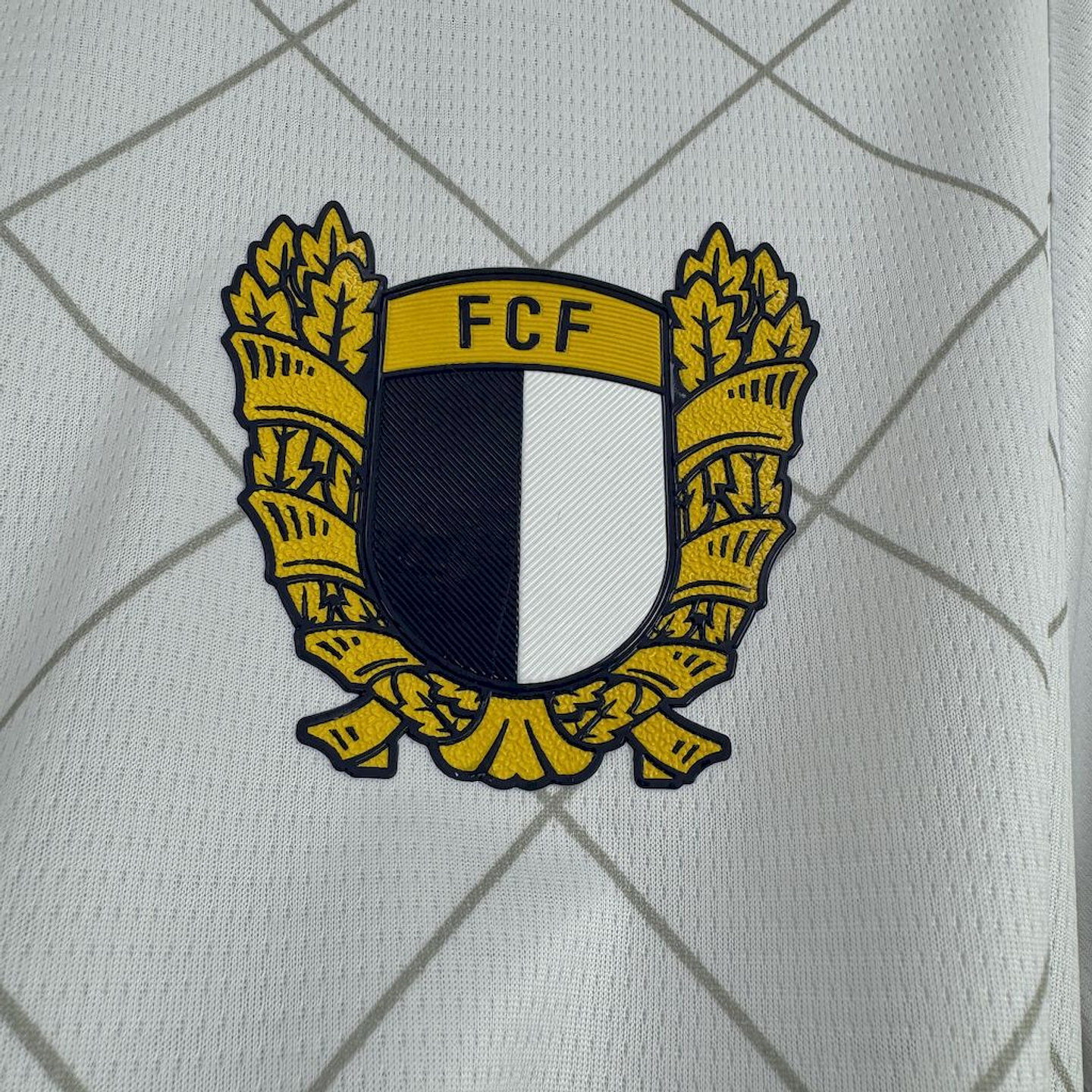 FC Famalicão Equipamento Principal 2024/25 3
