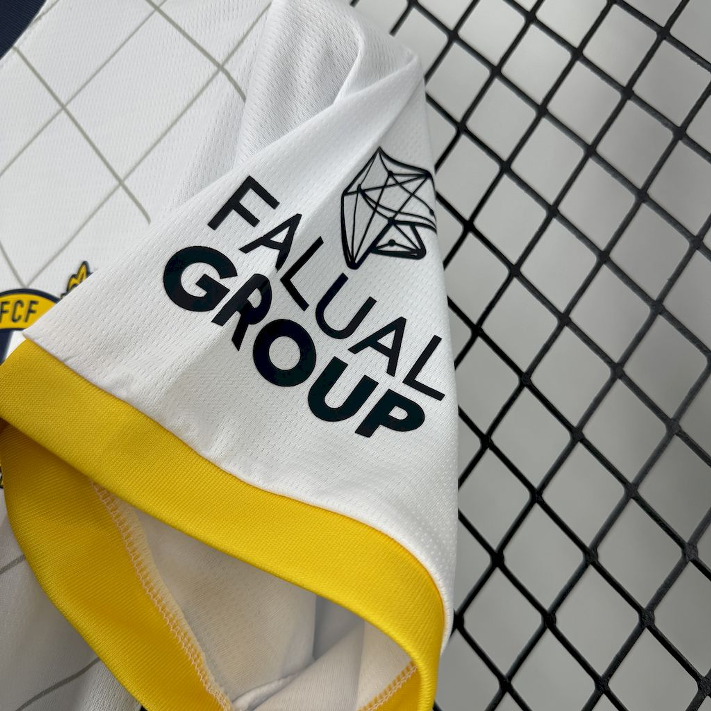 FC Famalicão Equipamento Principal 2024/25 5