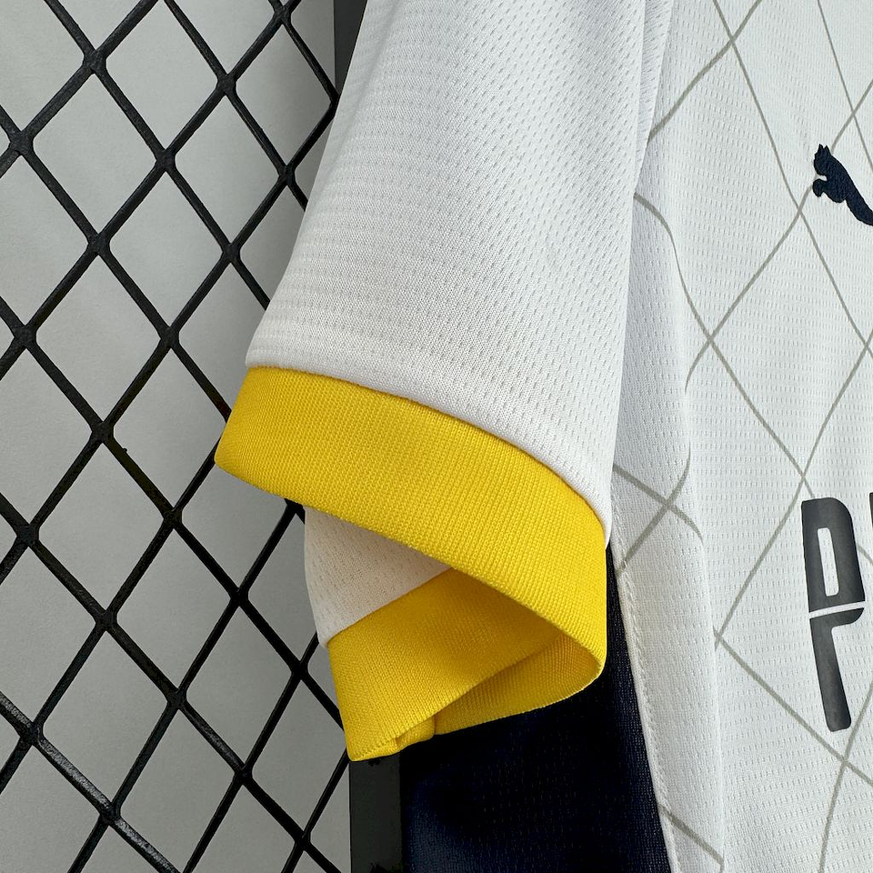 FC Famalicão Equipamento Principal 2024/25 6