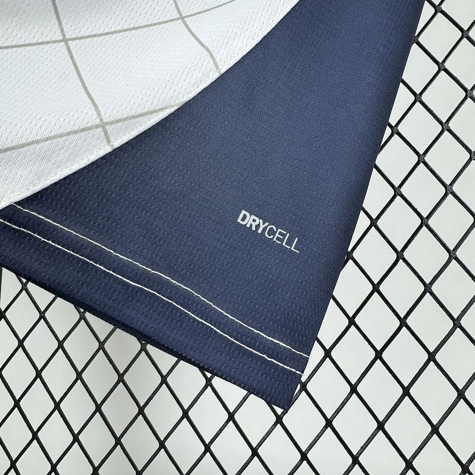 FC Famalicão Equipamento Principal 2024/25 7