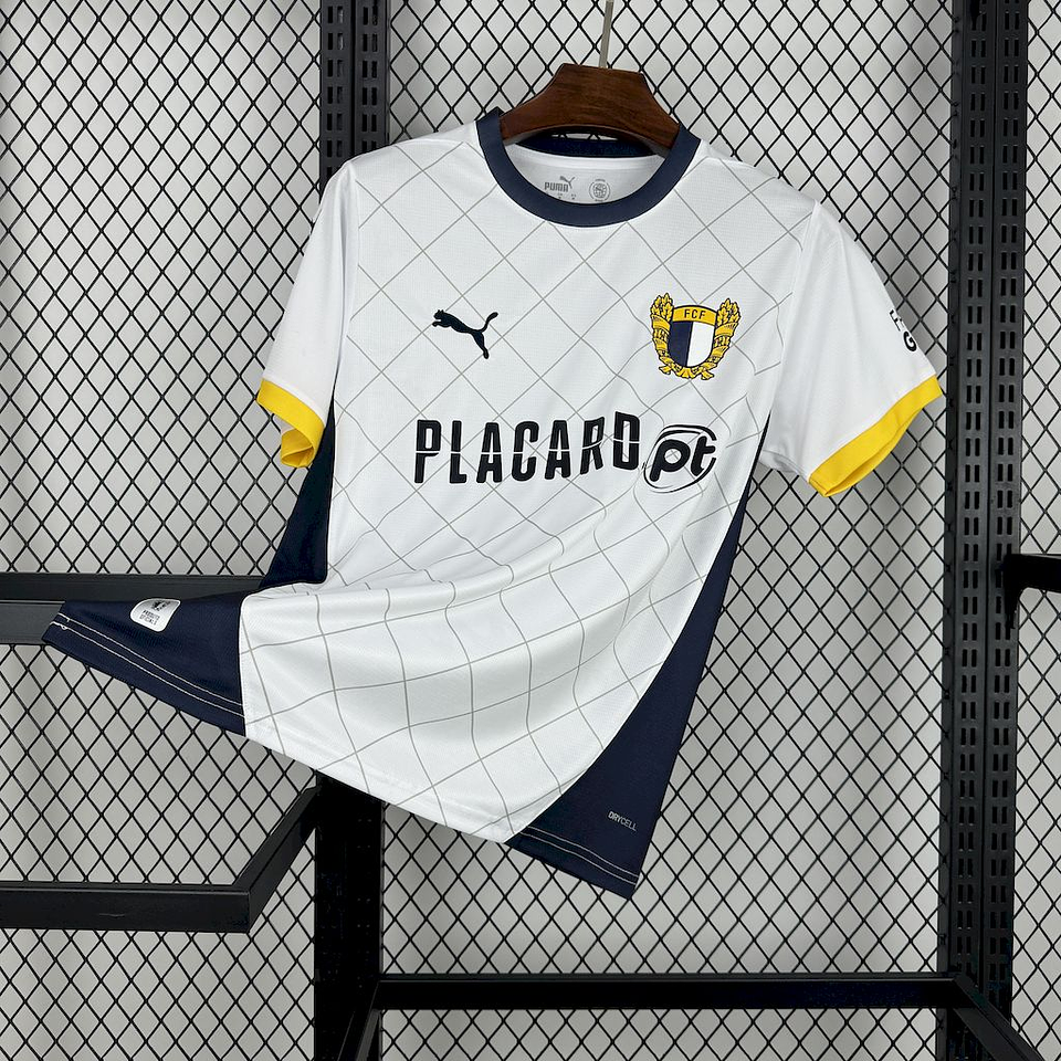 FC Famalicão Equipamento Principal 2024/25 1