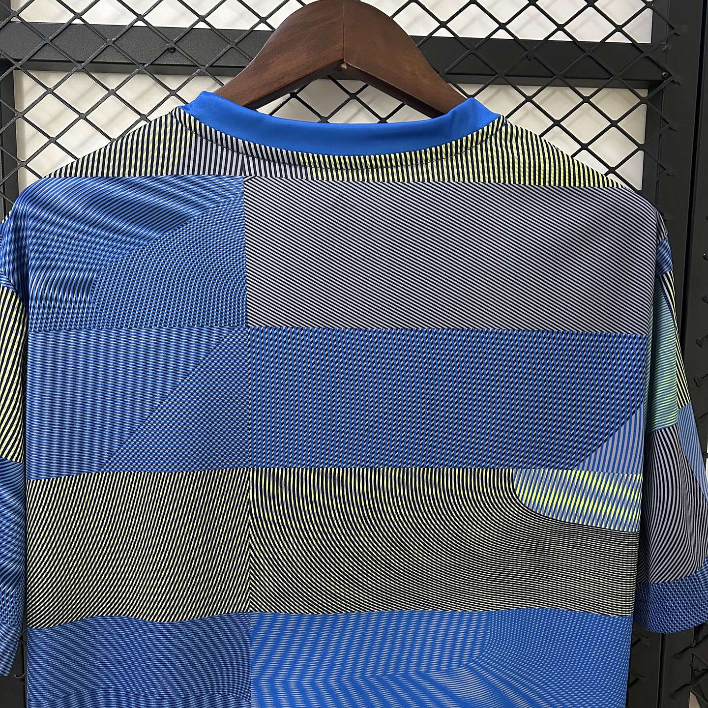 Real Madrid Equipamento Treino 2025/26 6