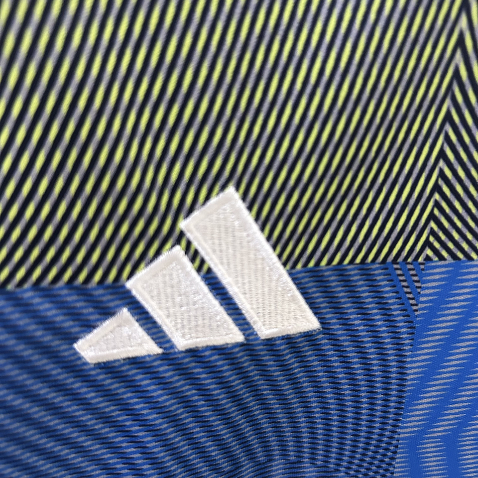 Real Madrid Equipamento Treino 2025/26 4